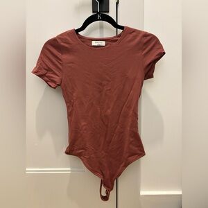 Aritzia Babaton Contour short sleeve bodysuit